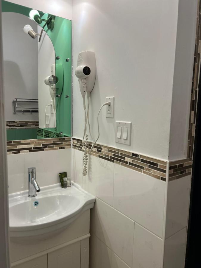 Adas Guesthouse Toronto Bagian luar foto