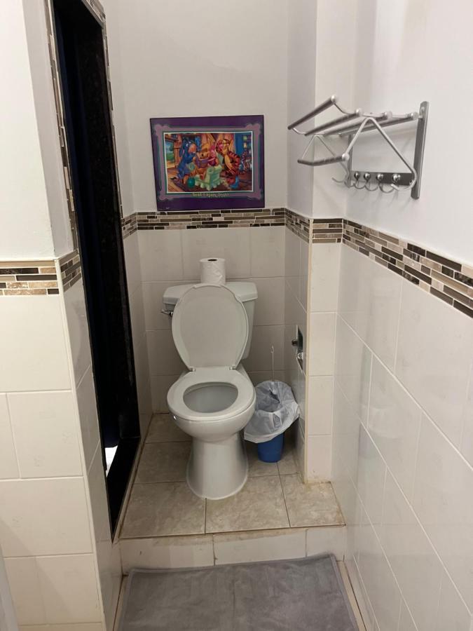 Adas Guesthouse Toronto Bagian luar foto
